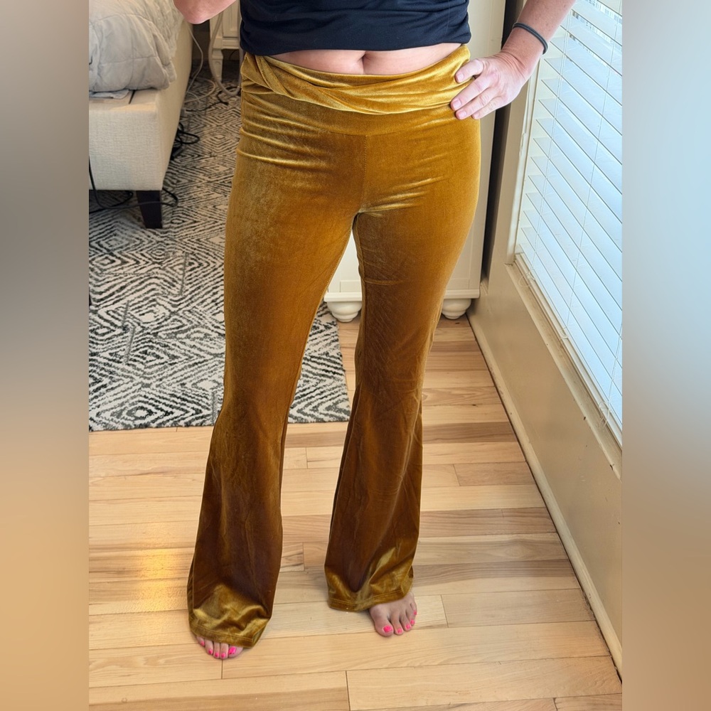Forever 21 gold velvet flare pants! Size Small!